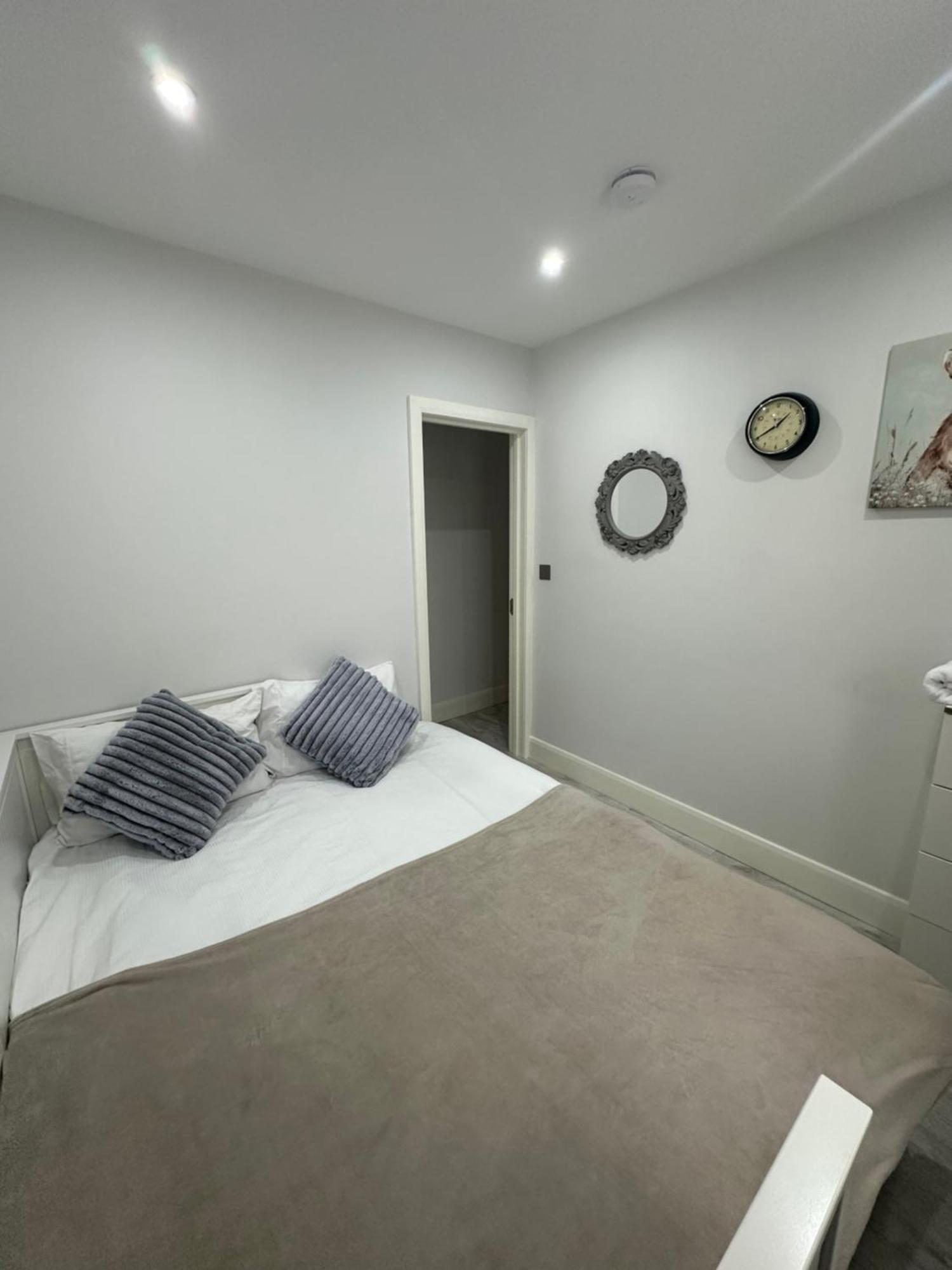 Luxury House Apartment Greenford  Exterior photo
