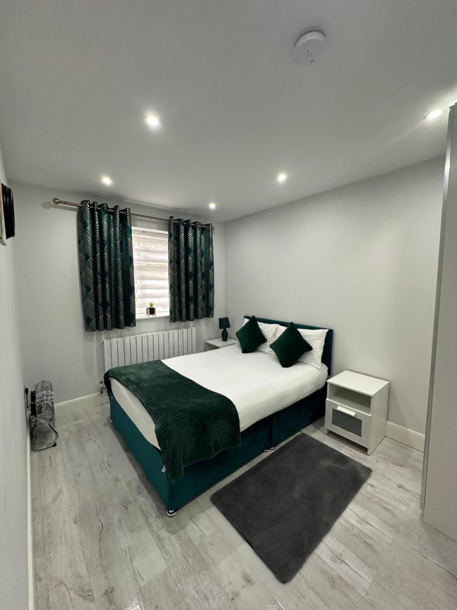 Luxury House Apartment Greenford  Exterior photo